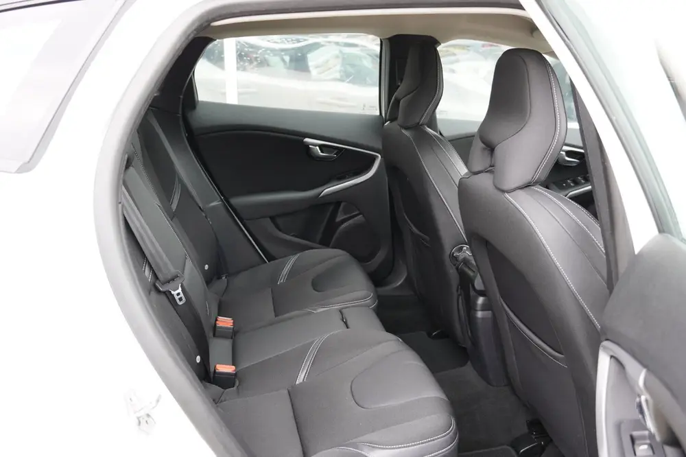 Volvo V40 2.0 T3 R-Design LED/Stoelverw/Cruise/Clima/PDC uit 2019, foto 13