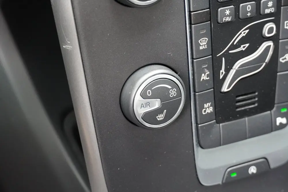 Volvo V40 2.0 T3 R-Design LED/Stoelverw/Cruise/Clima/PDC uit 2019, foto 18