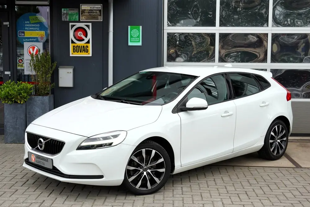 Volvo V40 2.0 T3 R-Design LED/Stoelverw/Cruise/Clima/PDC uit 2019, foto 2
