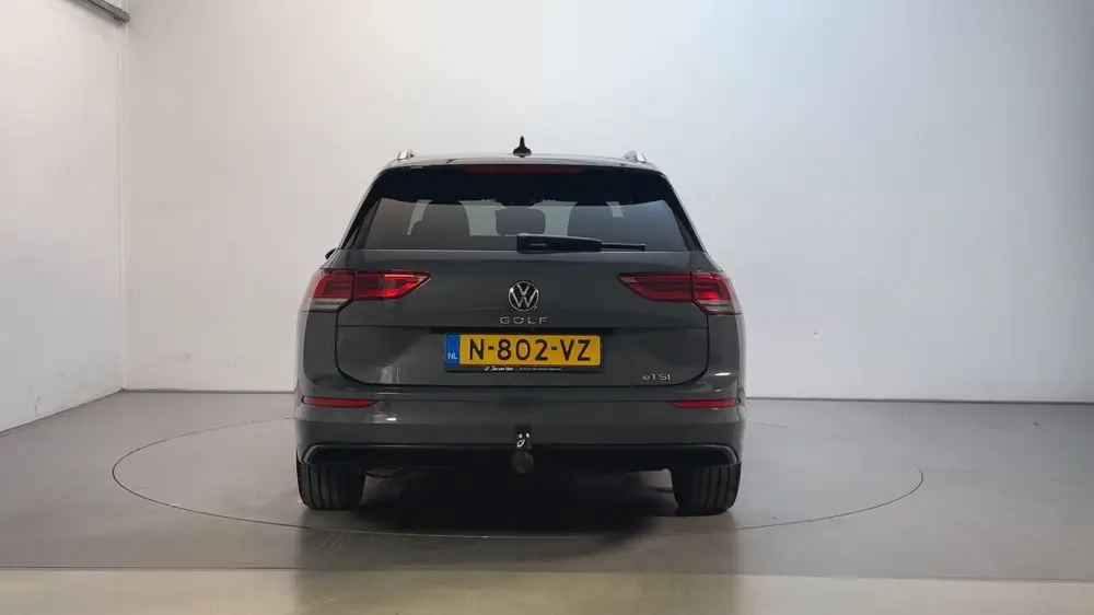 Volkswagen Golf Variant 1.5 eTSI DSG Life Business Alcantara uit 2021, foto 10