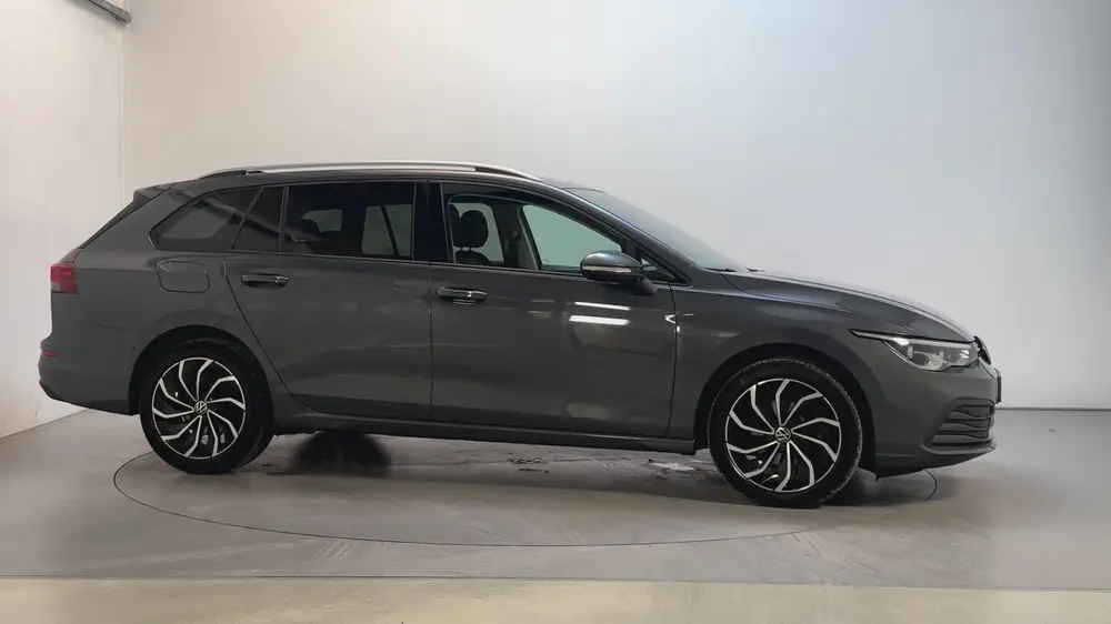 Volkswagen Golf Variant 1.5 eTSI DSG Life Business Alcantara uit 2021, foto 13