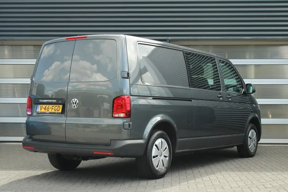 Volkswagen Transporter 2.0 TDI 150pk DSG L2H1 30 DC Comfortl uit 2024, foto 2