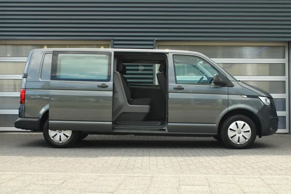 Volkswagen Transporter 2.0 TDI 150pk DSG L2H1 30 DC Comfortl uit 2024, foto 3