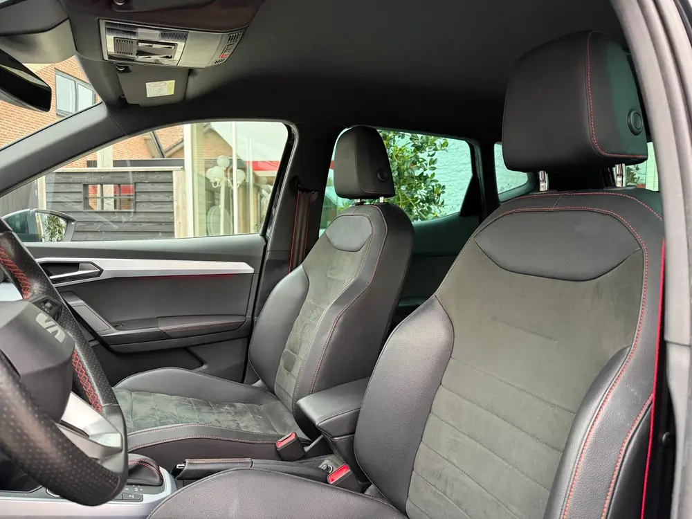 SEAT Arona FR uit 2024, foto 5