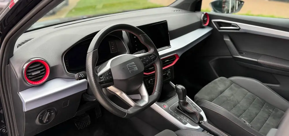 SEAT Arona FR uit 2024, foto 8