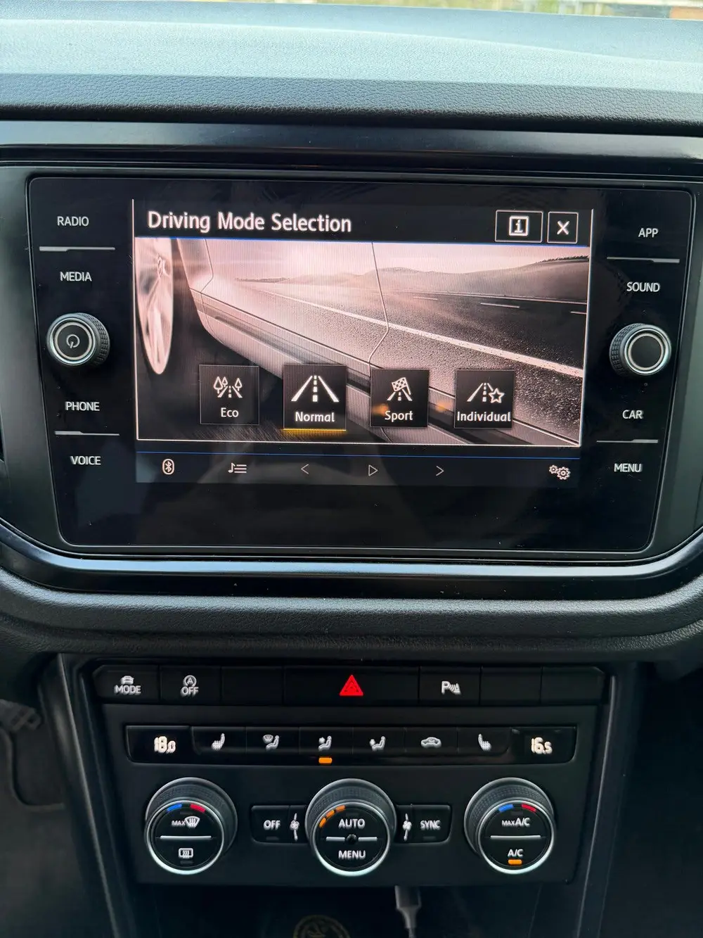 Volkswagen T-Roc 1.0 TSI 115pk 2019 Zwart uit 2019, foto 8