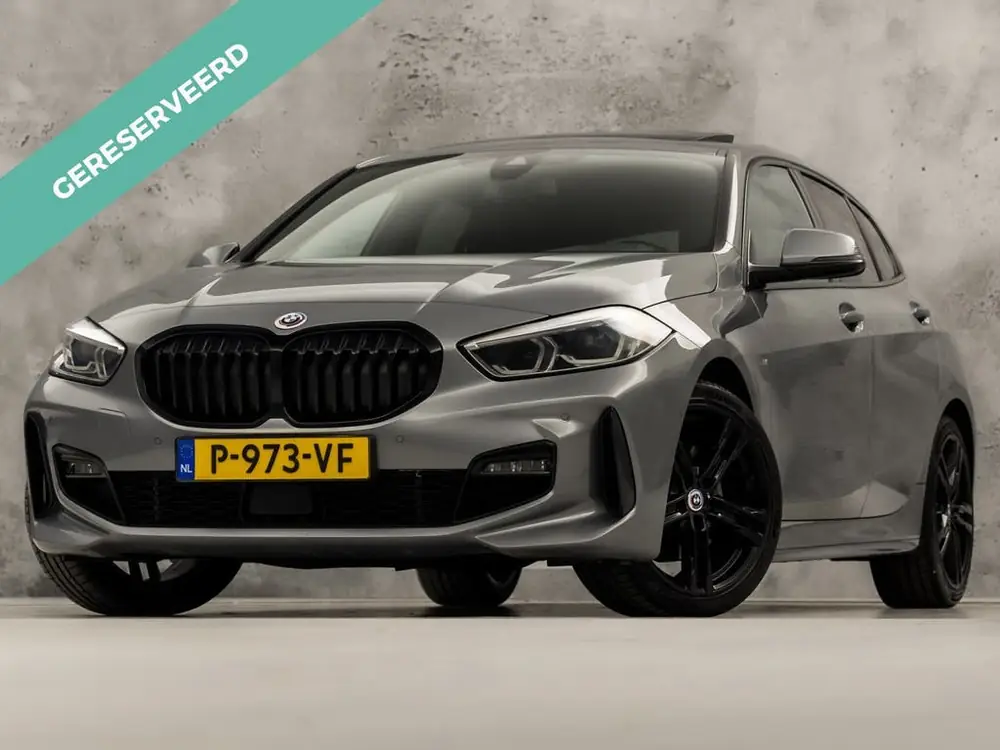 BMW 1-Serie 1 Serie 118i M Sport Automaat (PANORAMADAK, M PAKKET, AP uit 2022
