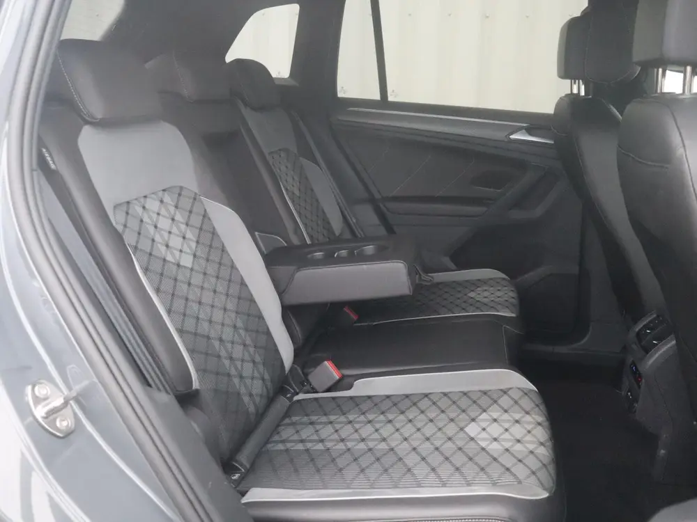 Volkswagen Tiguan 1.4 TSI eHybrid 245pk DSG R-Line Business+ uit 2022, foto 15