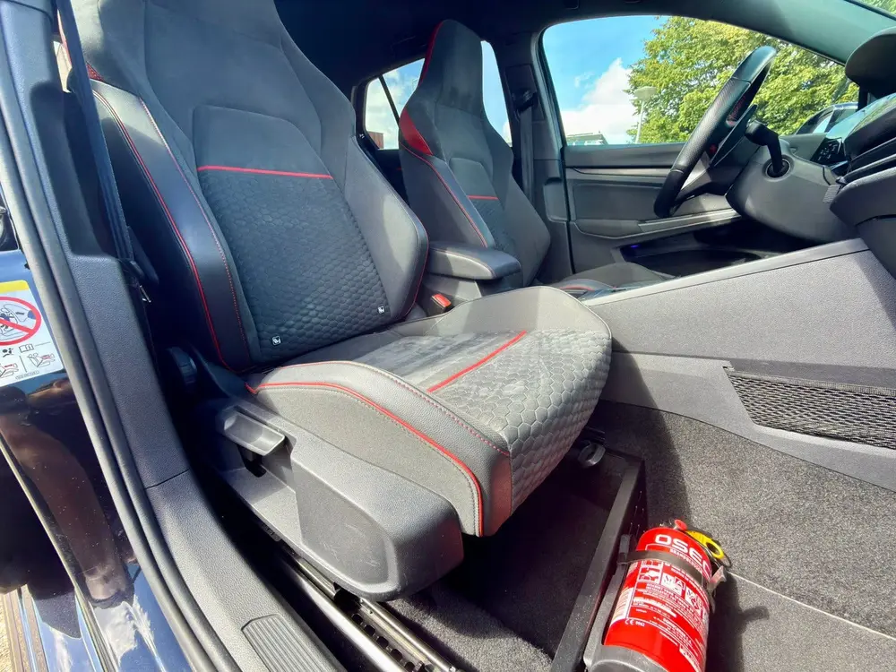 Volkswagen Golf GTI Clubsport 2.0 TSI PANO H&K 450pk uit 2021, foto 18