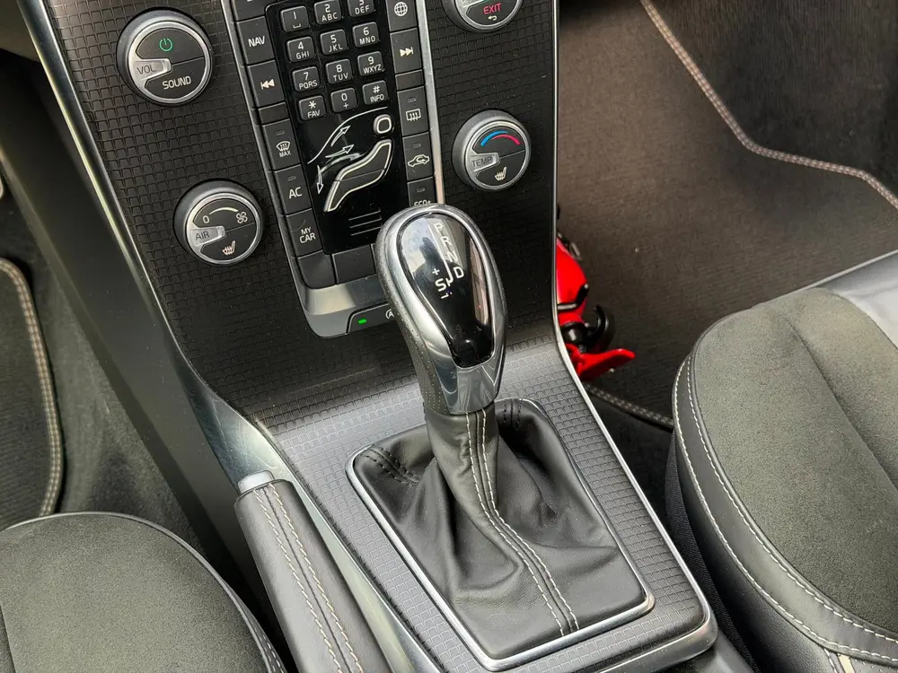 Volvo V40 1.5 T2 R-Design Automaat Trekhaak ! uit 2019, foto 15