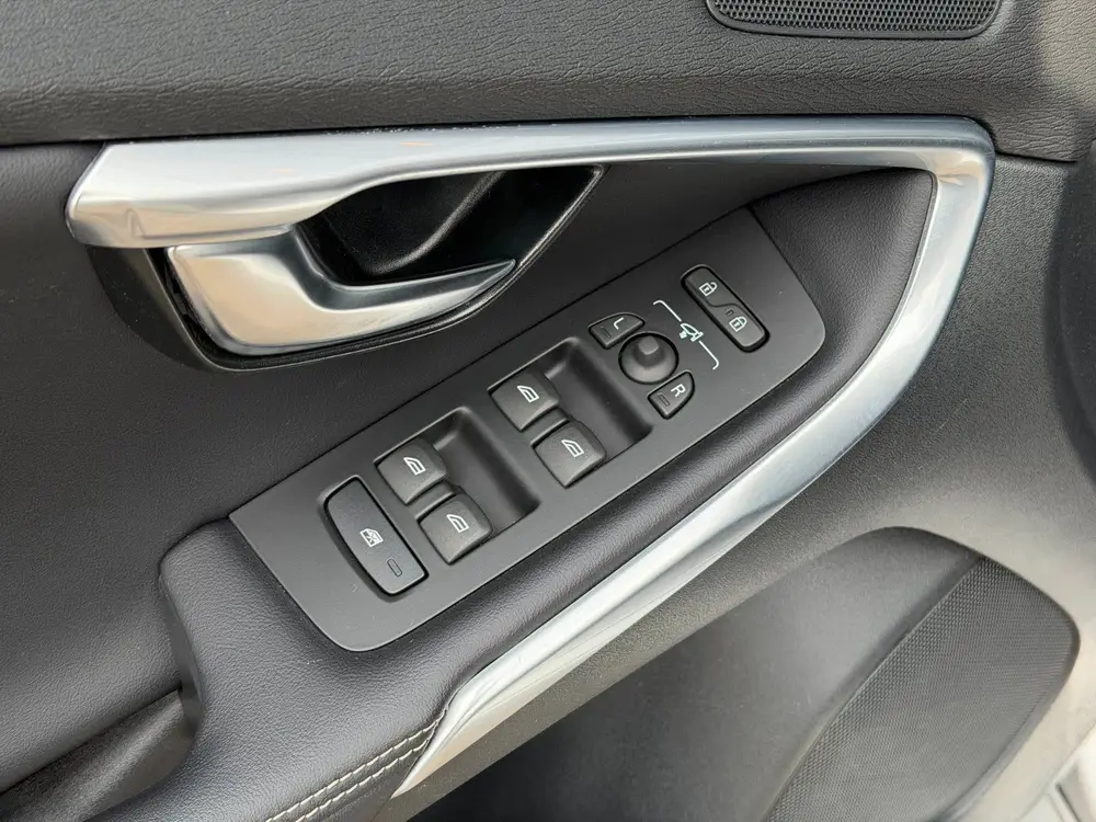 Volvo V40 1.5 T2 R-Design Automaat Trekhaak ! uit 2019, foto 19