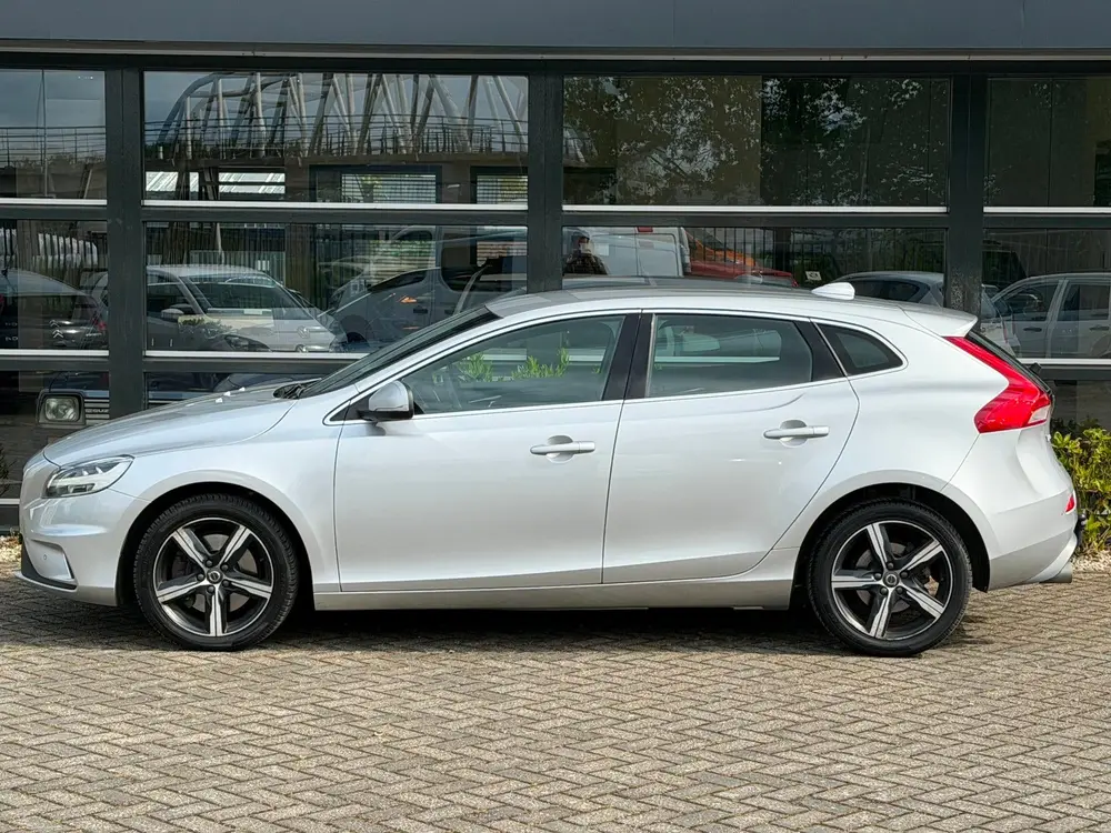 Volvo V40 1.5 T2 R-Design Automaat Trekhaak ! uit 2019, foto 2