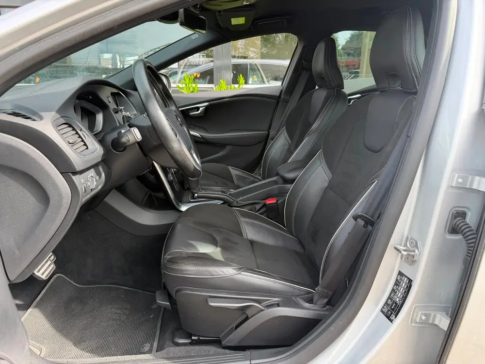 Volvo V40 1.5 T2 R-Design Automaat Trekhaak ! uit 2019, foto 5