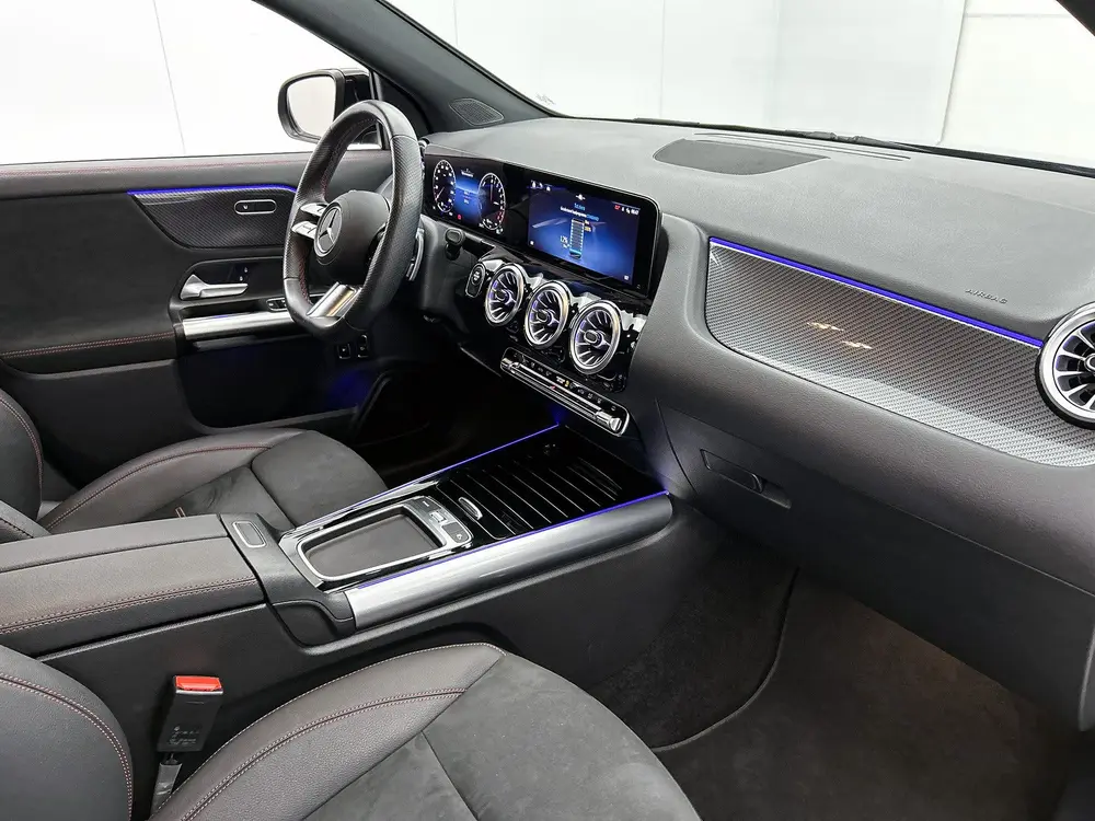 Mercedes-Benz GLA 250 e Star Edition AMG Line uit 2024, foto 6