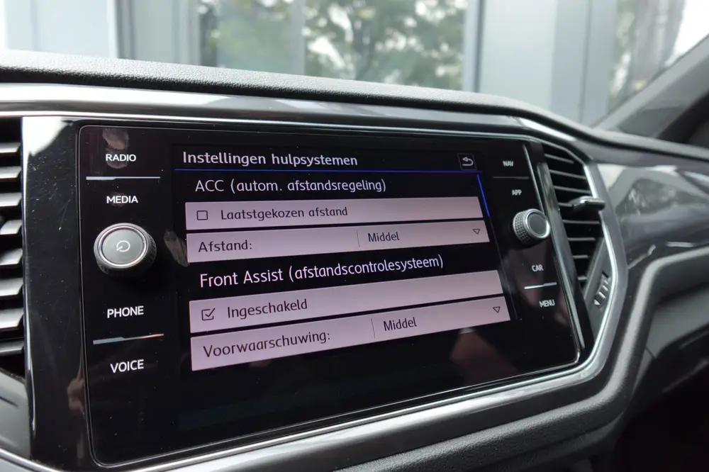 Volkswagen T-Roc 1.5 TSI Sport Business R PANO CAM ACC uit 2020, foto 16