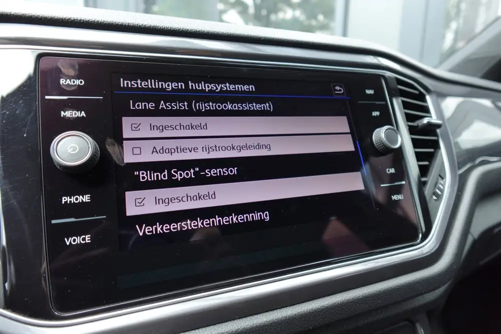 Volkswagen T-Roc 1.5 TSI Sport Business R PANO CAM ACC uit 2020, foto 18