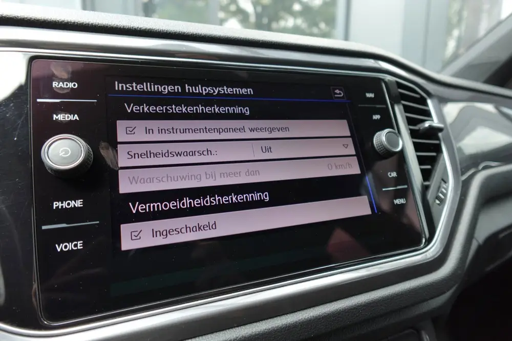 Volkswagen T-Roc 1.5 TSI Sport Business R PANO CAM ACC uit 2020, foto 20
