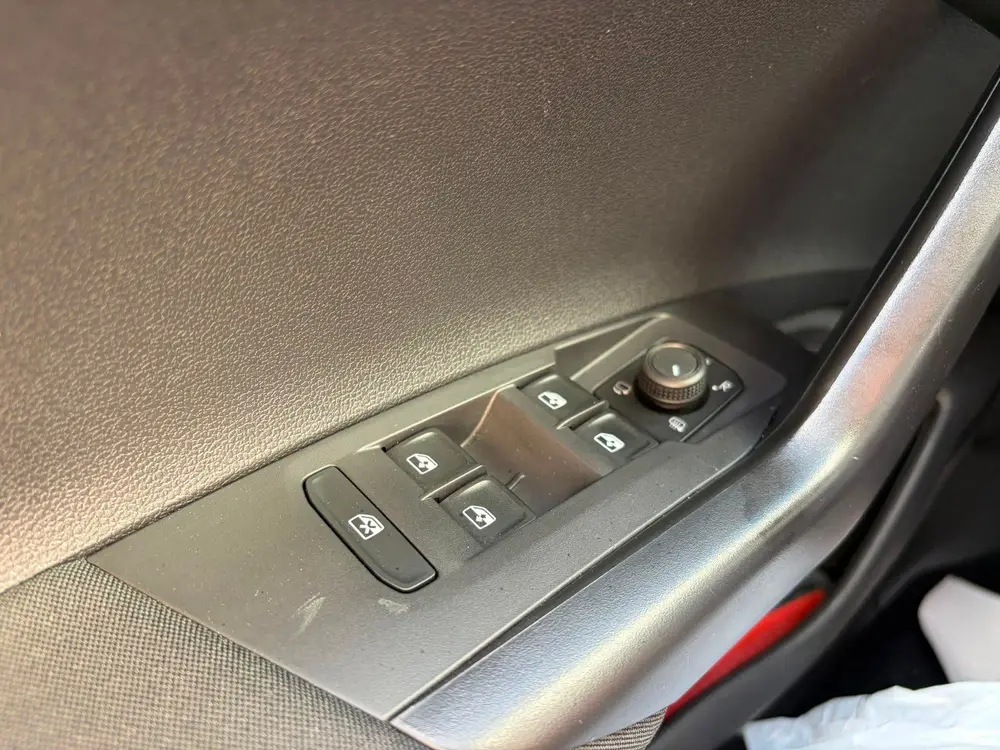 Volkswagen Polo 1.0 TSI Life APPLE CARPLAY/ PDC / CLIMA uit 2022, foto 13