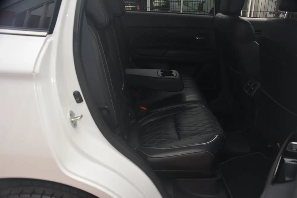 Mitsubishi Outlander 2.4 PHEV S-Edition Nederlandse auto 710 uit 2019, foto 17