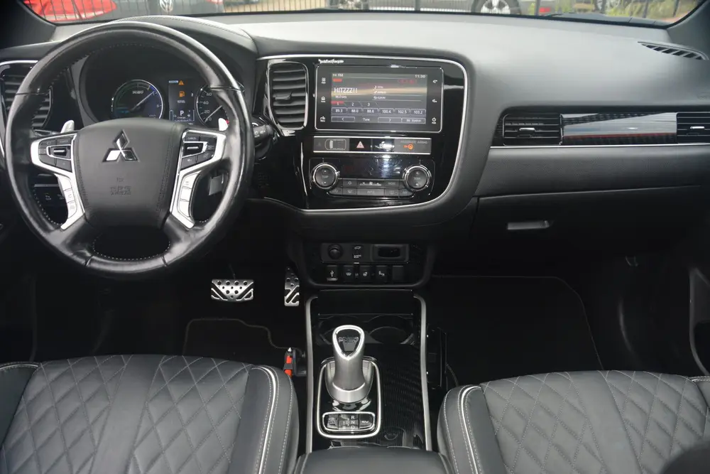 Mitsubishi Outlander 2.4 PHEV S-Edition Nederlandse auto 710 uit 2019, foto 2