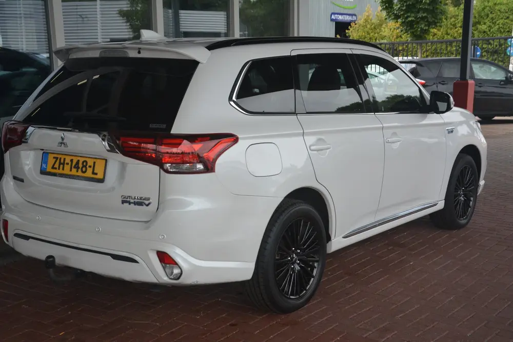 Mitsubishi Outlander 2.4 PHEV S-Edition Nederlandse auto 710 uit 2019, foto 3