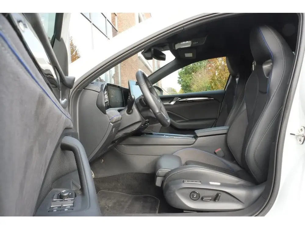 Volkswagen Passat Variant 1.5 eHybrid PHEV 272pk R-Line Edit uit 2024, foto 8