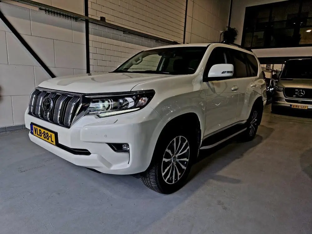 Toyota Land Cruiser 2.8 D-4D-F Executive Grijs kenteken uit 2021