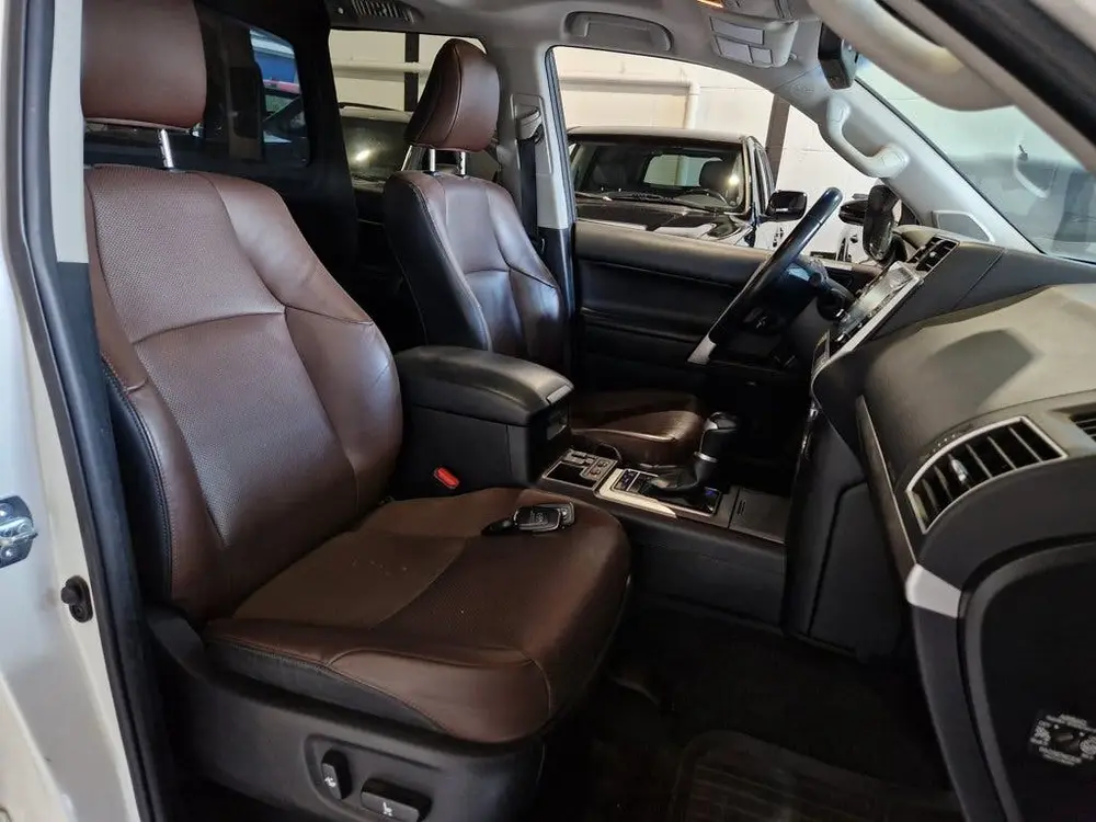 Toyota Land Cruiser 2.8 D-4D-F Executive Grijs kenteken uit 2021, foto 12
