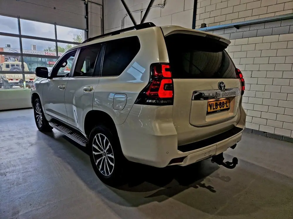 Toyota Land Cruiser 2.8 D-4D-F Executive Grijs kenteken uit 2021, foto 4