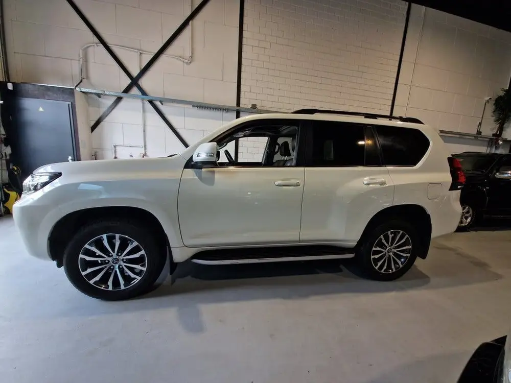 Toyota Land Cruiser 2.8 D-4D-F Executive Grijs kenteken uit 2021, foto 5