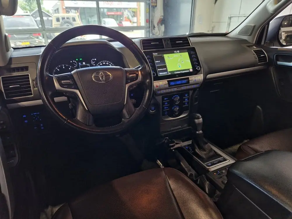 Toyota Land Cruiser 2.8 D-4D-F Executive Grijs kenteken uit 2021, foto 7