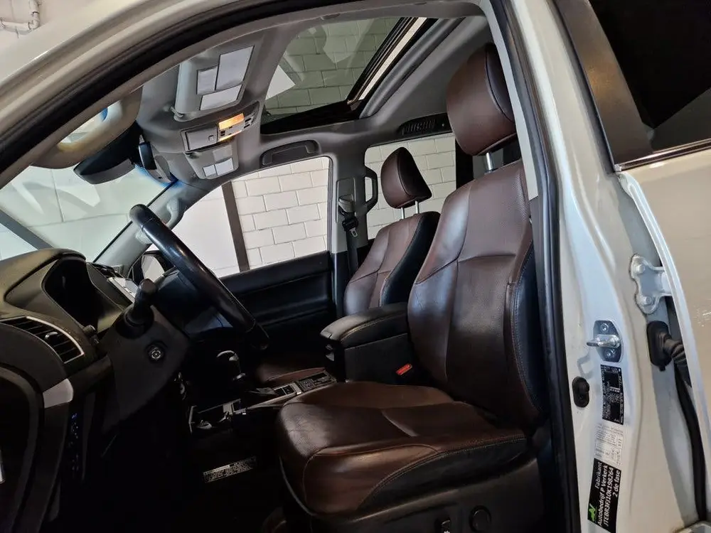 Toyota Land Cruiser 2.8 D-4D-F Executive Grijs kenteken uit 2021, foto 8