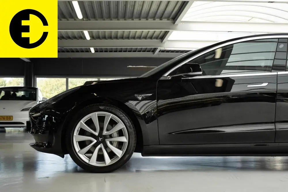 Tesla Model 3 Standard RWD Plus 60 kWh uit 2019, foto 17
