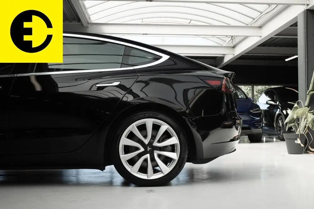 Tesla Model 3 Standard RWD Plus 60 kWh uit 2019, foto 18