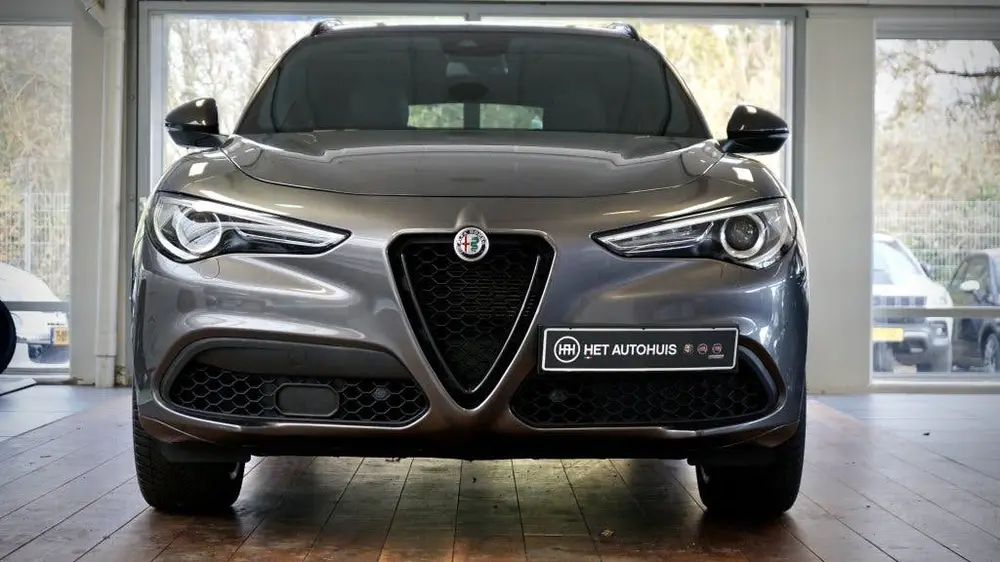 Alfa Romeo Stelvio 2.0 T AWD Veloce uit 2020, foto 3