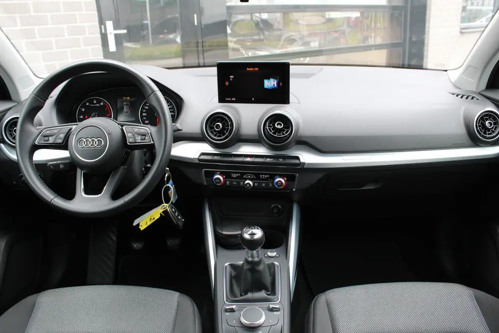 Audi Q2 30 TFSI Sport Pro Line uit 2019, foto 2