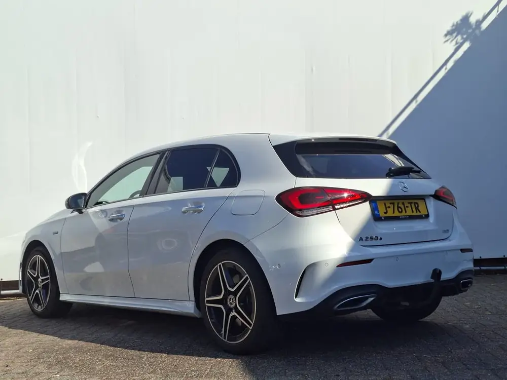 Mercedes-Benz A-Klasse 250 e Business Solution PHEV AMG Pano uit 2020, foto 2