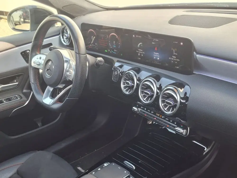 Mercedes-Benz A-Klasse 250 e Business Solution PHEV AMG Pano uit 2020, foto 3