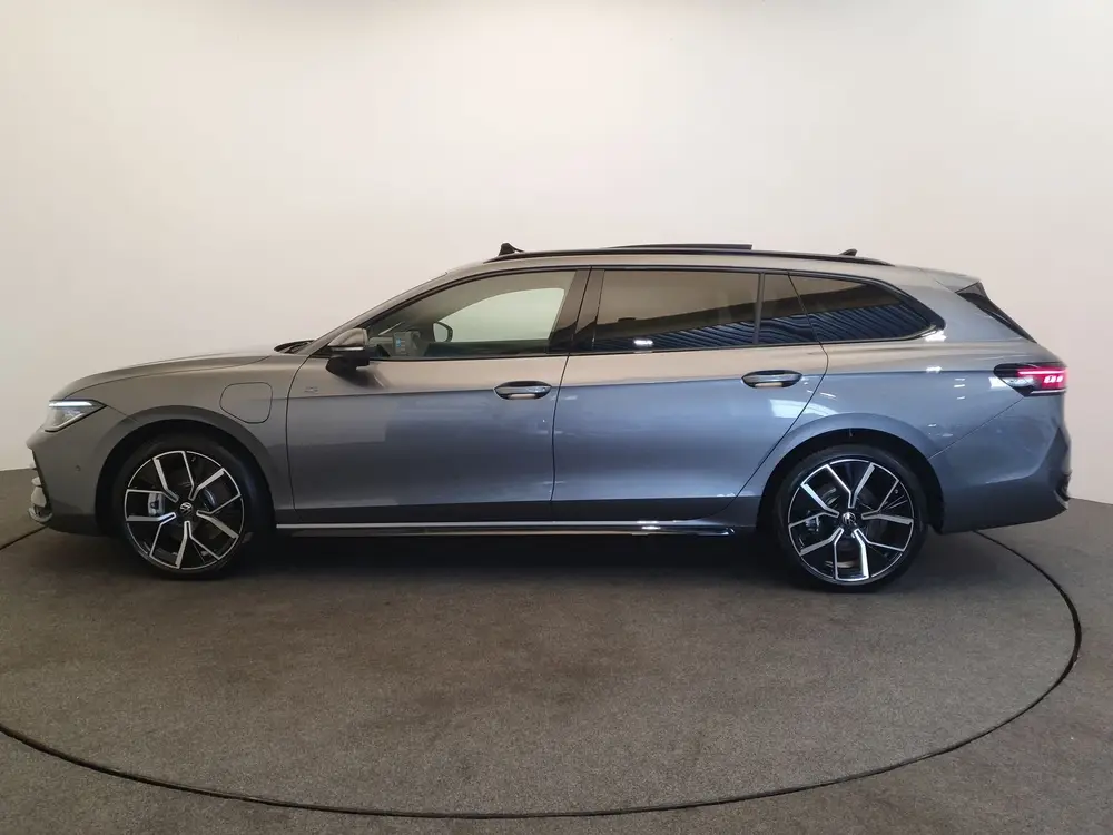 Volkswagen Passat Variant 1.5 eHybrid 272pk R-Line Edition P uit 2025, foto 2