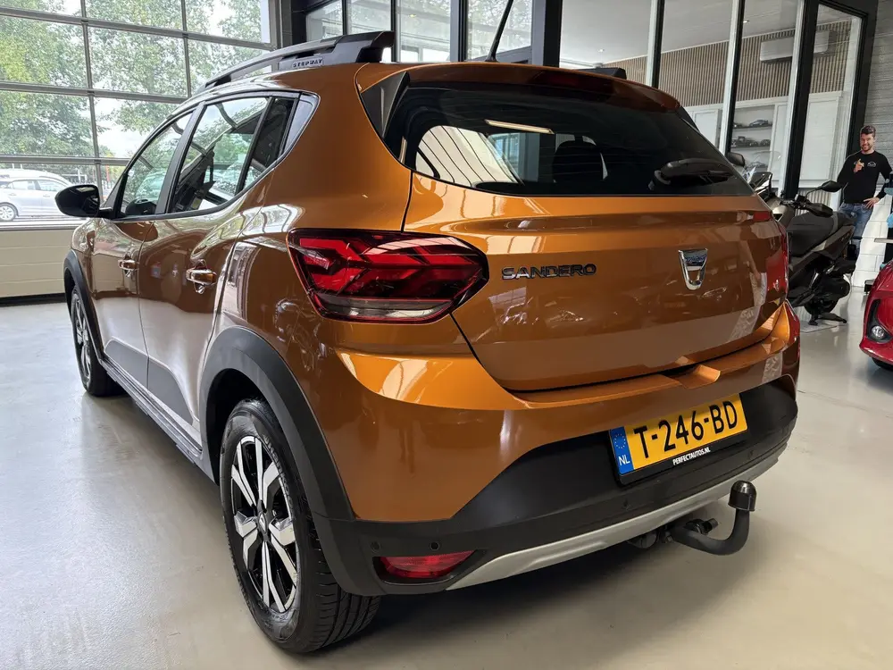 Dacia Sandero 1.0 TCe 90 Comfort Camera uit 2021, foto 2