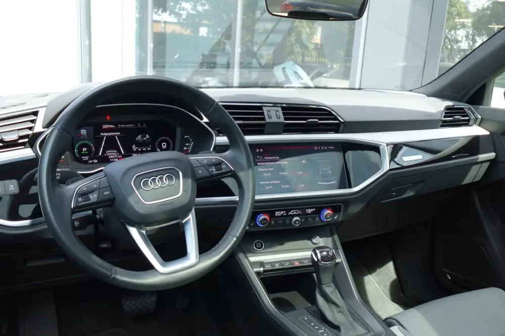 Audi Q3 45 TFSI e S-line PANO MATRIX CAMERA VOL uit 2022, foto 3
