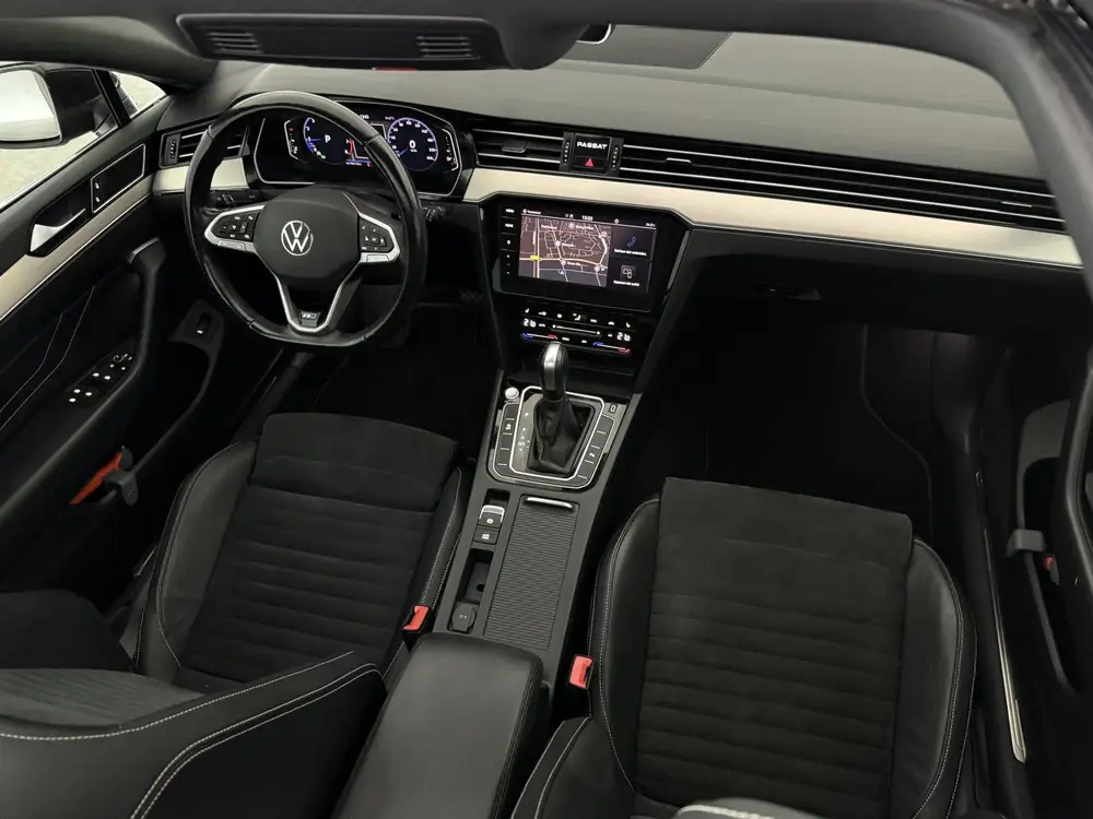 Volkswagen Passat 1.5 TSI R-Line | Virtual | Camera | IQ Lig uit 2020, foto 14