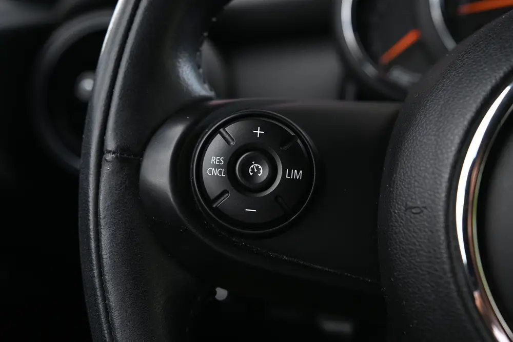 Mini Hatchback One uit 2019, foto 13