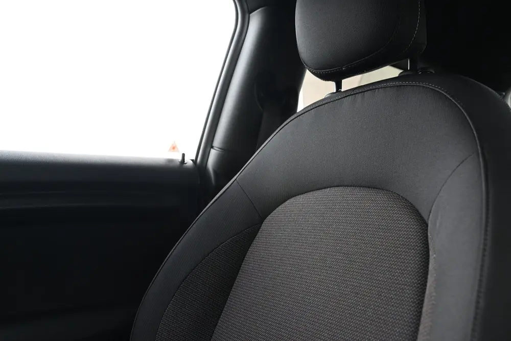 Mini Hatchback One uit 2019, foto 20