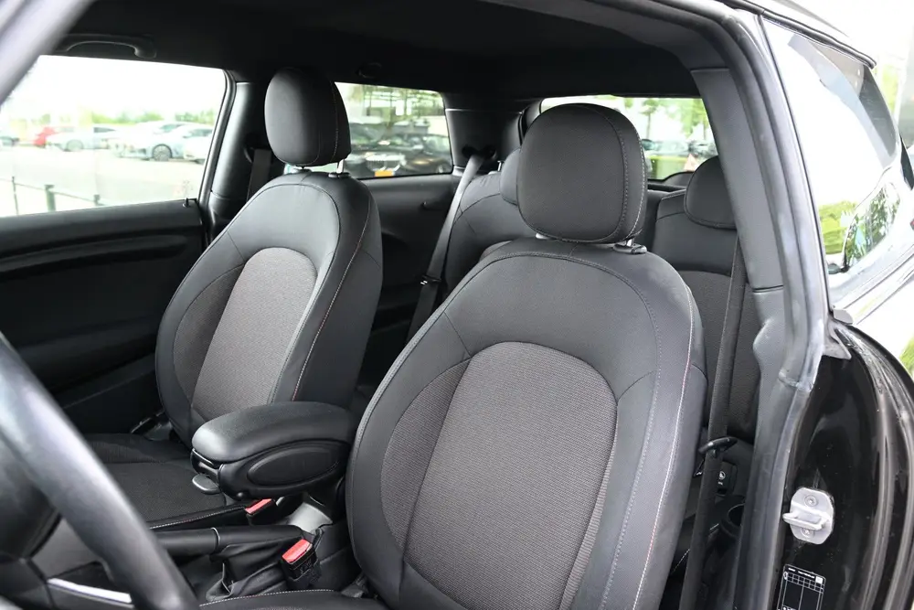 Mini Hatchback One uit 2019, foto 3