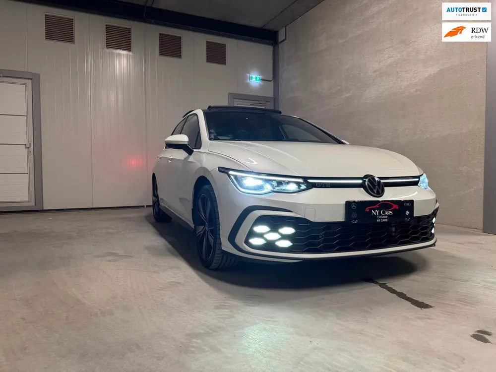 Volkswagen Golf 8 eHybrid GTE Pano|HuD|Sfeer|ACC uit 2021