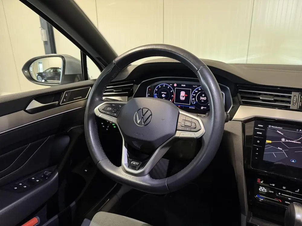 Volkswagen Passat 1.5 TSI R-Line Business + Pano Virtual H&K uit 2021, foto 15