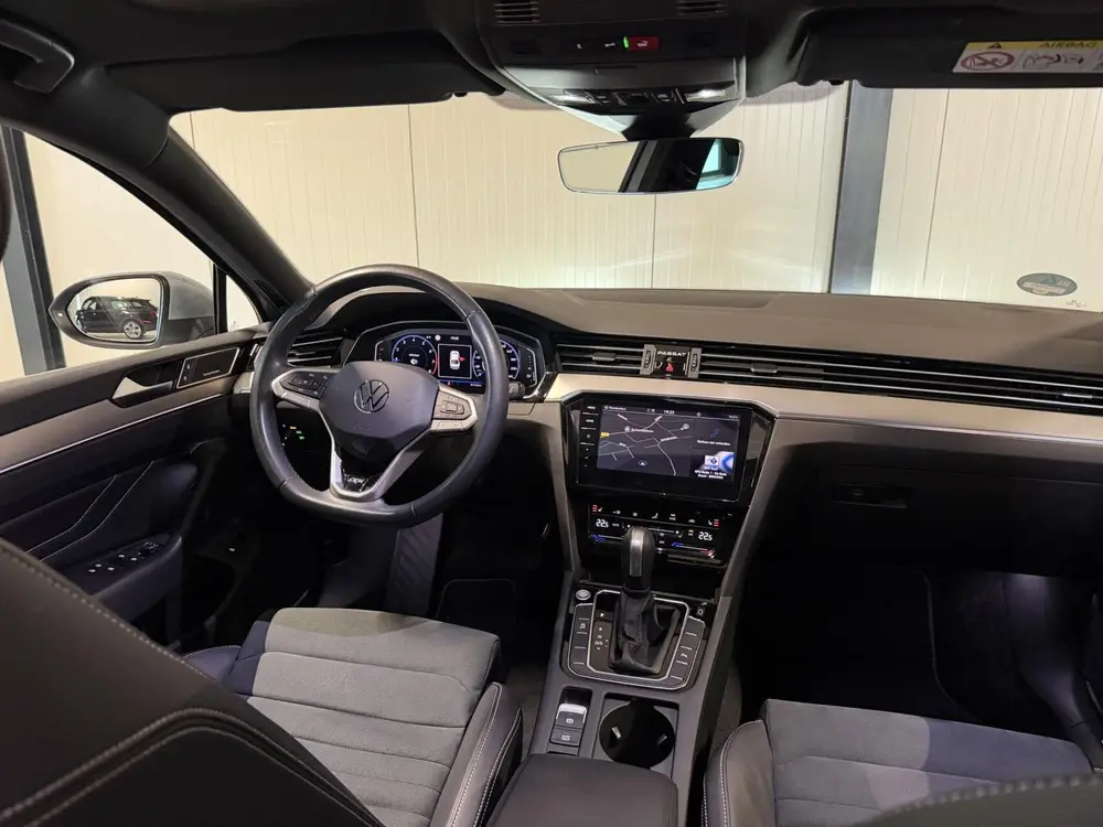 Volkswagen Passat 1.5 TSI R-Line Business + Pano Virtual H&K uit 2021, foto 2
