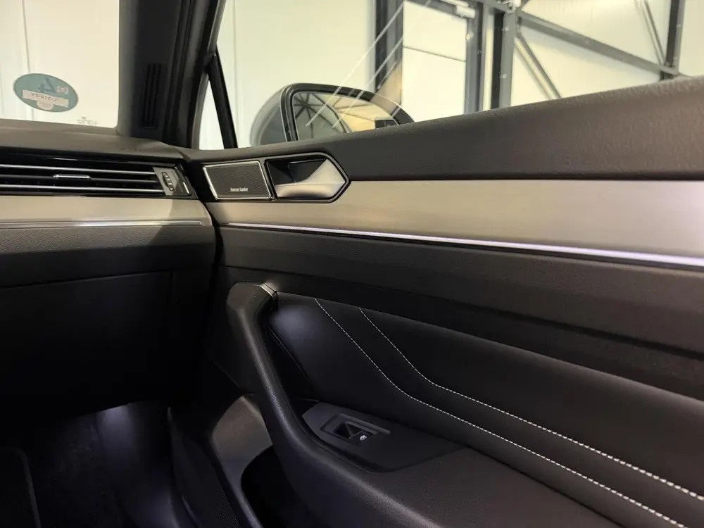 Volkswagen Passat 1.5 TSI R-Line Business + Pano Virtual H&K uit 2021, foto 20
