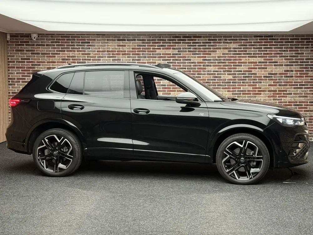 Volkswagen Tiguan 1.5 eHybrid R-Line Edition Panoramadak, Tr uit 2025, foto 5
